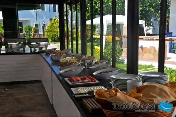 Club Cherry Hotel & Family Suites 